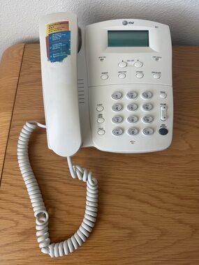 Vintage AT&T 957 corded speakerphone with caller id